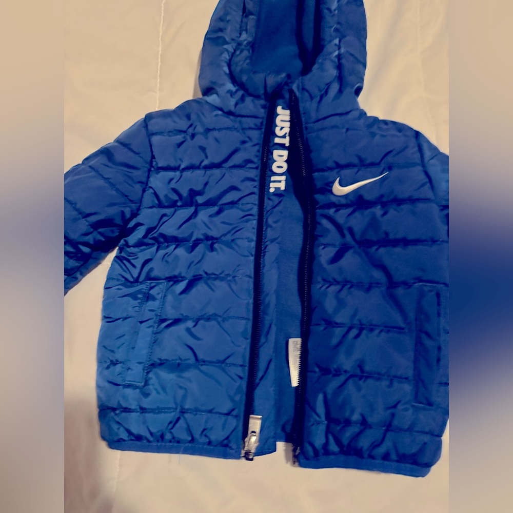 Nike puff jacket - Picture 6 of 9